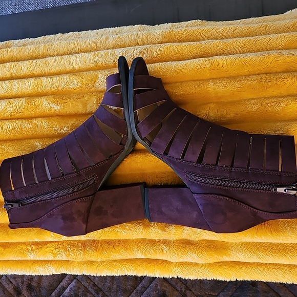 Sandals - Picture 7 of 16